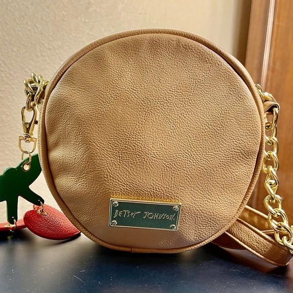 Pretty Betsey Johnson " Sweet As Pie " Purse Kitsch Crossbody Bag Cherry Pie - Picture 7 of 7